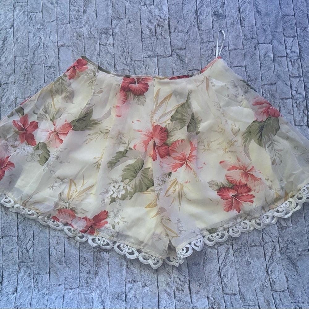 Fashion Nova High Waist Floral Shorts Sz L - Picture 2 of 6